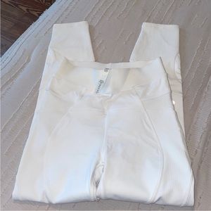 NWOT- Lululemon Ambition Super High
Rise Tight 25'- Size 4